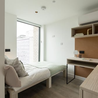 Penthouse En-suite - Image 1