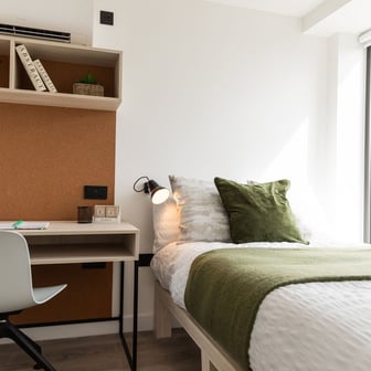 One Bed Apartment - Image 1