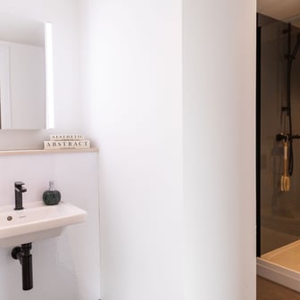 One Bed Apartment - Image 5