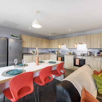 Classic En-suite - Image 7