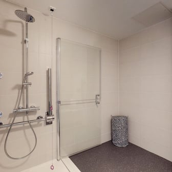 Classic En-suite - Image 5