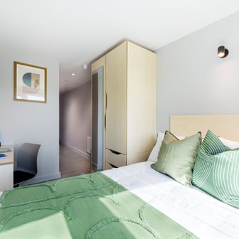 8 Bed Premium Ensuite - Image 2