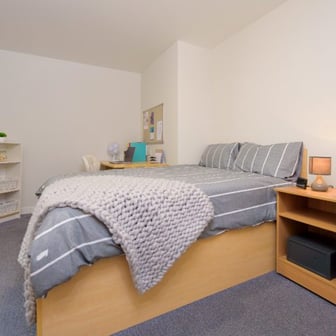 Single Bed Flat - Image 2