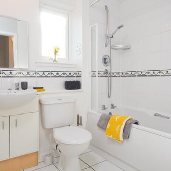 Premium – 2 Bed Maisonette With Study - Image 7