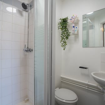 Standard Ensuite - Image 3