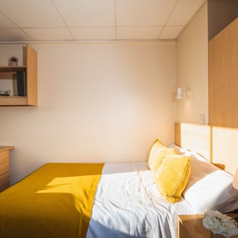 Ground Floor En Suite - Image 1