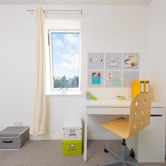 2 Bed Flat With Study - Image 2