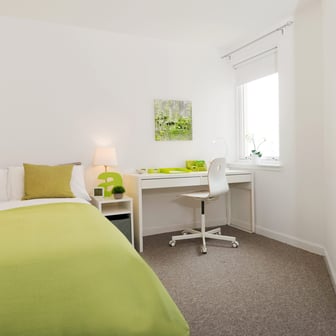 Premium - 3 Bed Flat - Image 1