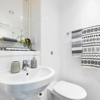 Platinum Ensuite - Image 4