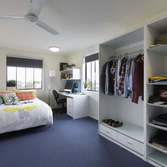 Studio Apartment with Kitchenette - Image 2