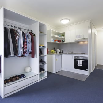 Studio Apartment with Kitchenette - Image 3