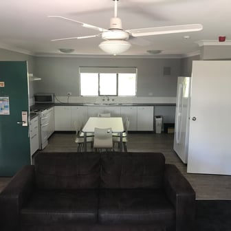 Standard 6 Bedroom Shared Apartment - Image 5