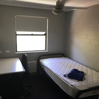 Standard 6 Bedroom Shared Apartment - Image 3