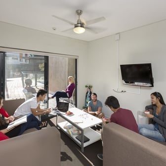 Poolside 5 Bedroom Shared Apartment - Image 3