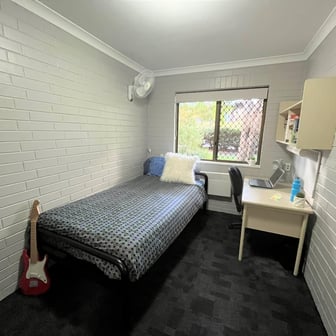 Lakeside 6 Bedroom Shared Apartment - Image 2