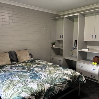 South Double Five Bedroom Shared Apartment - Image 1