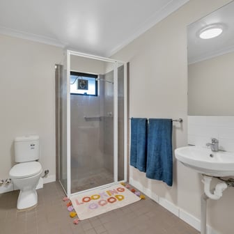 South Five Bedroom Shared Apartment - Image 3