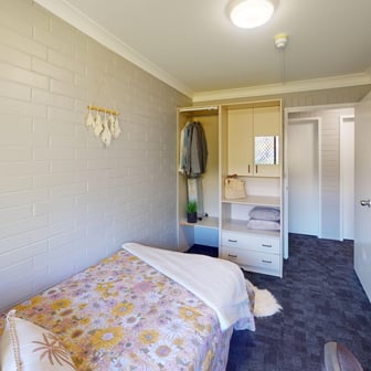 South Six Bedroom Shared Apartment - Image 3