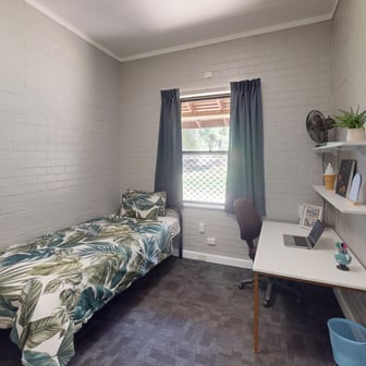 South Eight Bedroom Shared Apartment - Image 2