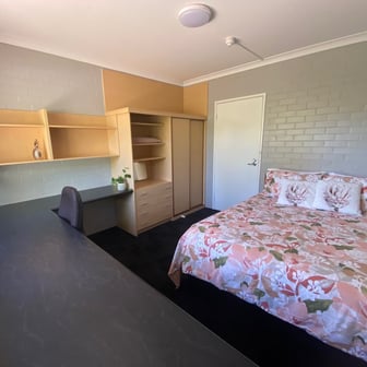 South Deluxe Five Bedroom Shared Apartment - Image 9