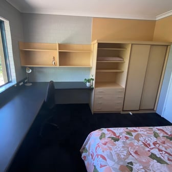 South Deluxe Five Bedroom Shared Apartment - Image 10