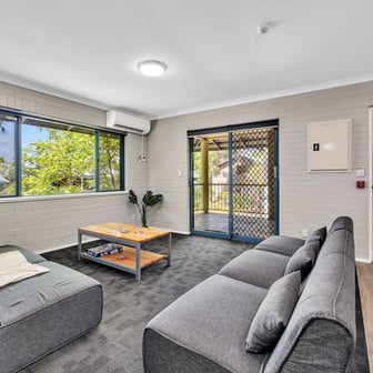 South Deluxe Five Bedroom Shared Apartment - Image 4