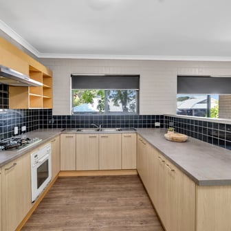 South Deluxe Five Bedroom Shared Apartment - Image 6