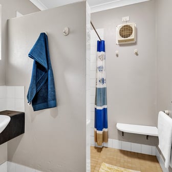 South Deluxe Five Bedroom Shared Apartment - Image 8