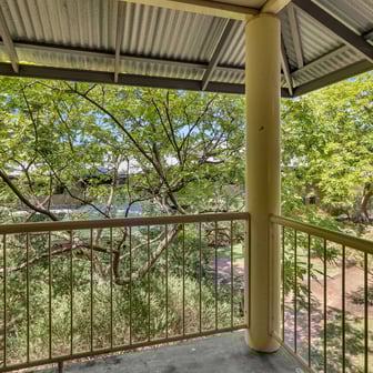 South Deluxe Five Bedroom Shared Apartment - Image 2