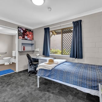 South Ensuite Four Bedroom Shared Apartment - Image 5