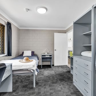 South Ensuite Four Bedroom Shared Apartment - Image 6