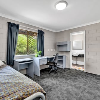 South Ensuite Four Bedroom Shared Apartment - Image 7