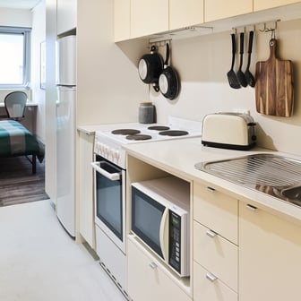 Large Studio Apartment - Image 2