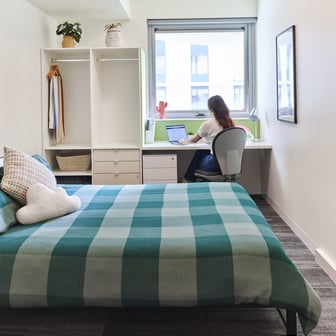 Large Studio Apartment - Image 1