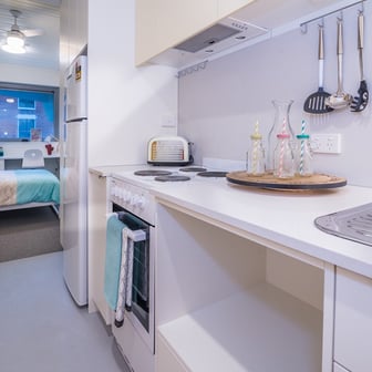 Large Studio Apartment with AirCon - Image 2