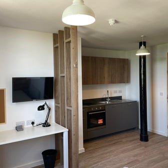 Deluxe Studio - Image 5