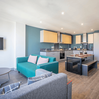 Silver En Suite - Image 1