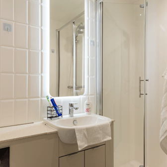 Deluxe Studio - Image 6