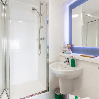 Silver En Suite - Image 2