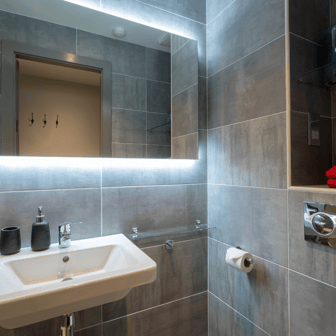 Silver En Suite - Image 4