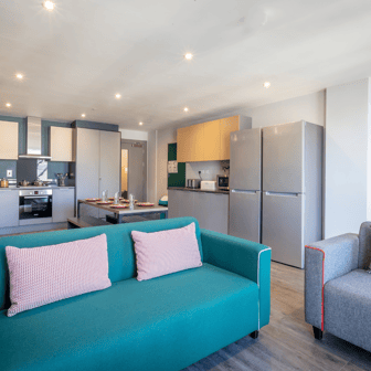 Silver En Suite - Image 3