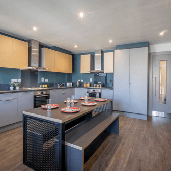 Silver En Suite - Image 2