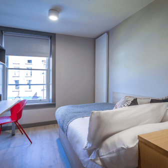 Silver En Suite - Image 6