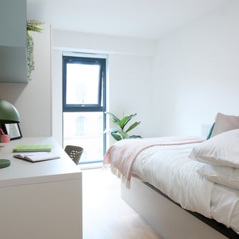 Silver En Suite - Image 1