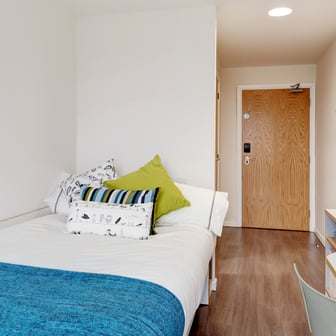 Bronze En Suite - Image 1