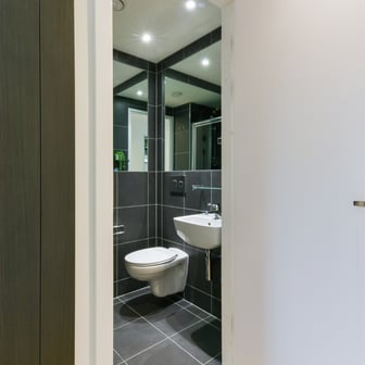 Ensuite Bedroom-Kings Cross - Image 2