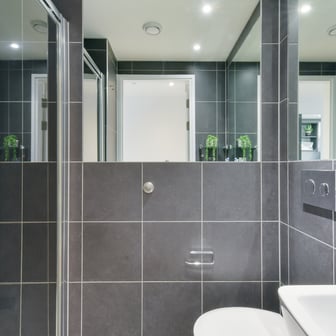 Ensuite Bedroom-Kings Cross - Image 2