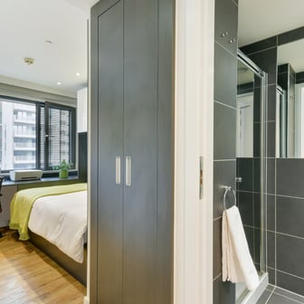 Ensuite Bedroom-Kings Cross - Image 3