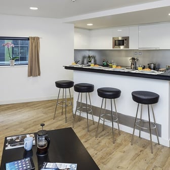 Ensuite Bedroom-Tower Bridge - Image 3