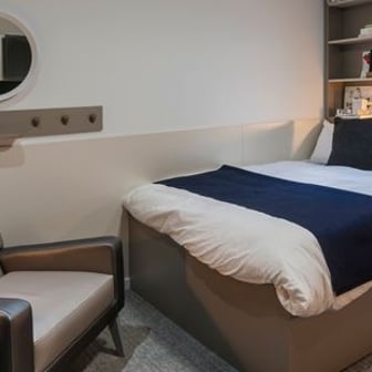 Studio - Bronze - Image 3